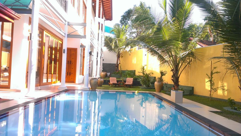 White Palace Hotel Gampaha Eksteriør billede